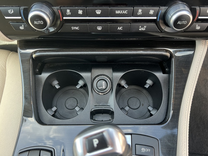 BMW 5 Series 523I Touring - U12176