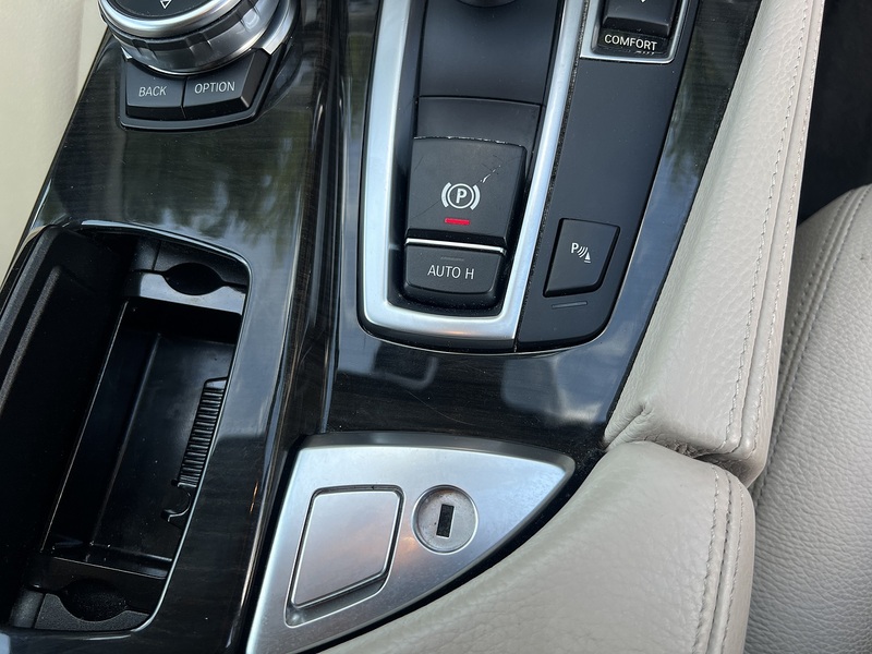 BMW 5 Series 523I Touring - U12176
