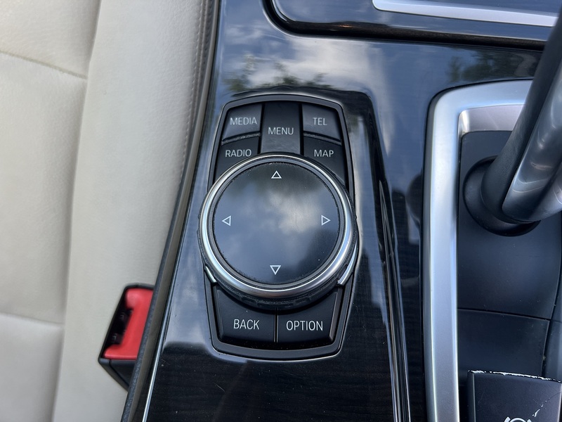 BMW 5 Series 523I Touring - U12176