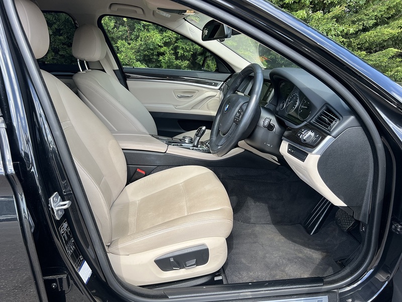 BMW 5 Series 523I Touring - U12176