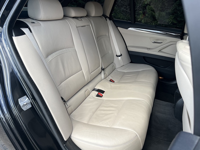 BMW 5 Series 523I Touring - U12176