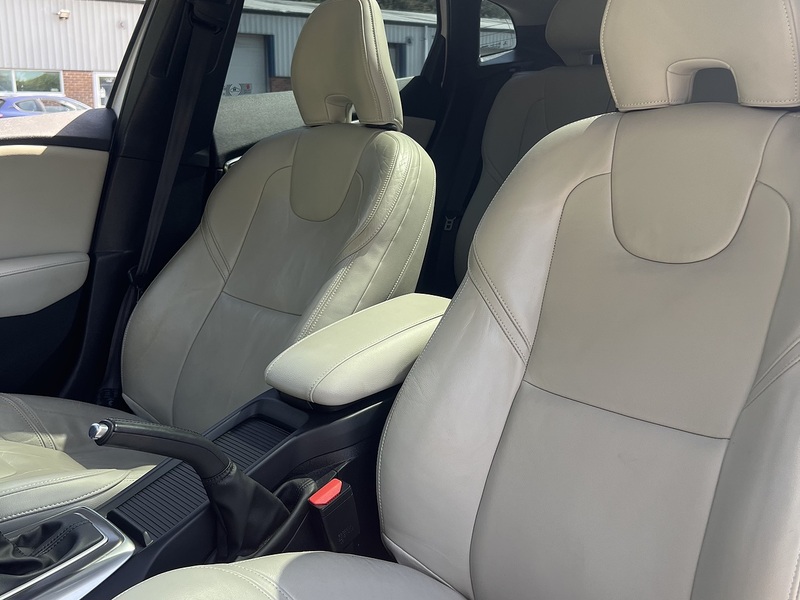 Volvo V40 T4 Se Lux Nav - U12177