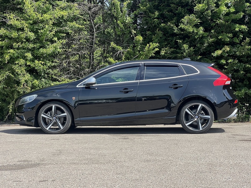 Volvo V40 D4 R-Design Lux Nav - U12178