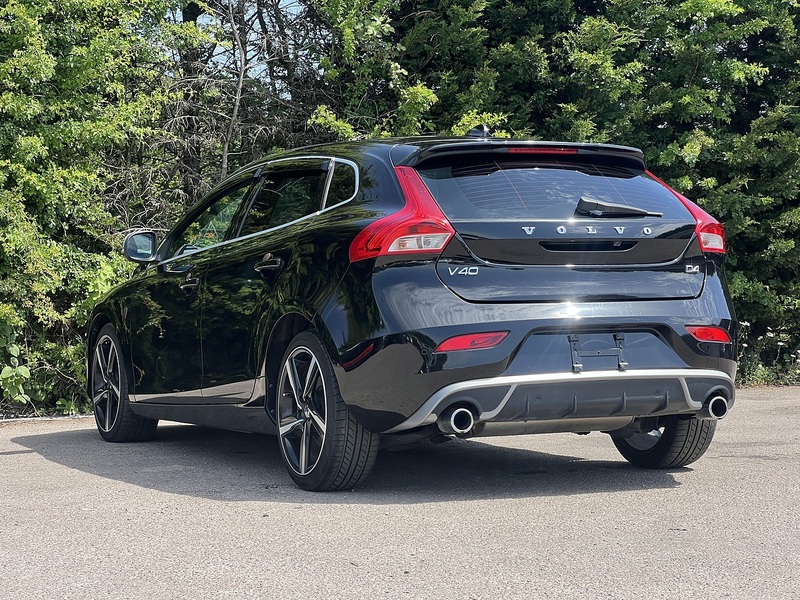 Volvo V40 D4 R-Design Lux Nav - U12178