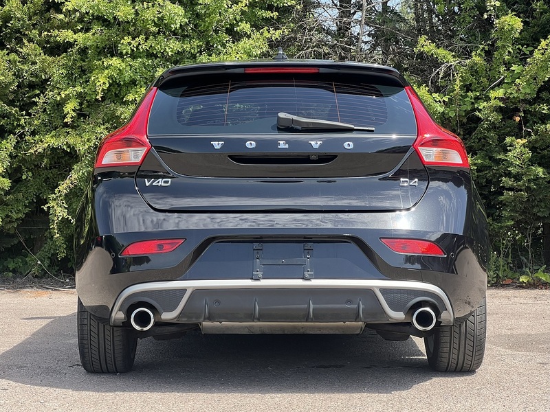 Volvo V40 D4 R-Design Lux Nav - U12178