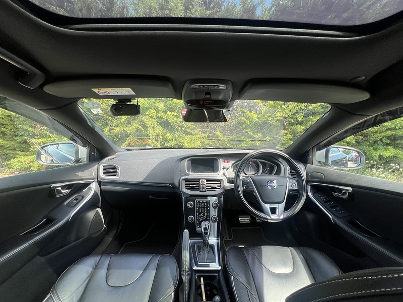 Volvo V40 D4 R-Design Lux Nav - U12178