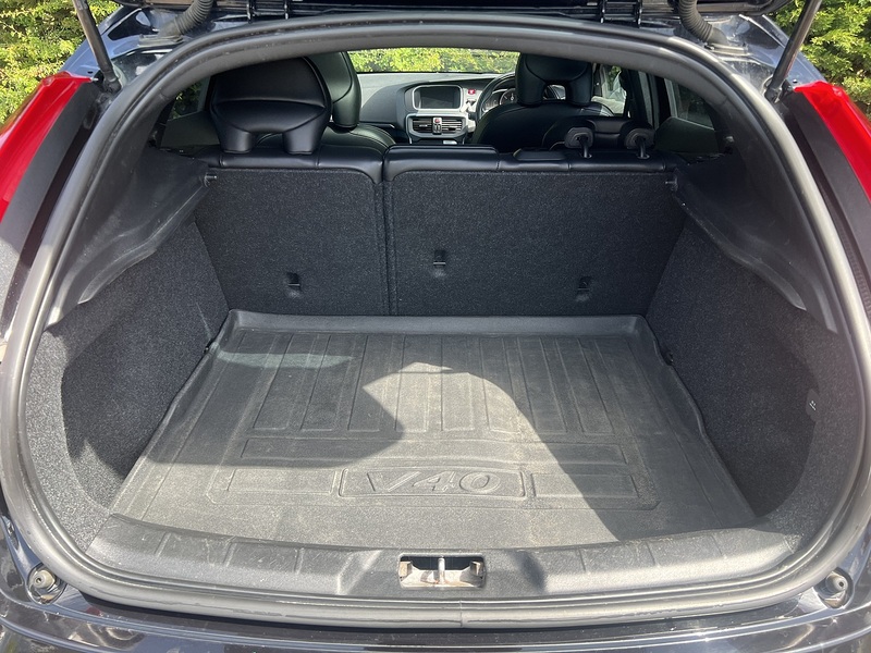 Volvo V40 D4 R-Design Lux Nav - U12178