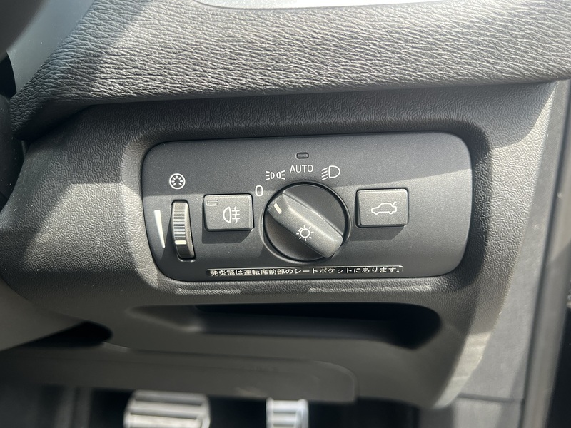 Volvo V40 D4 R-Design Lux Nav - U12178