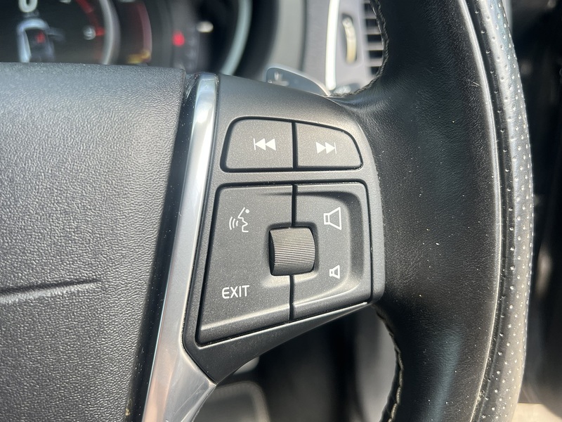 Volvo V40 D4 R-Design Lux Nav - U12178