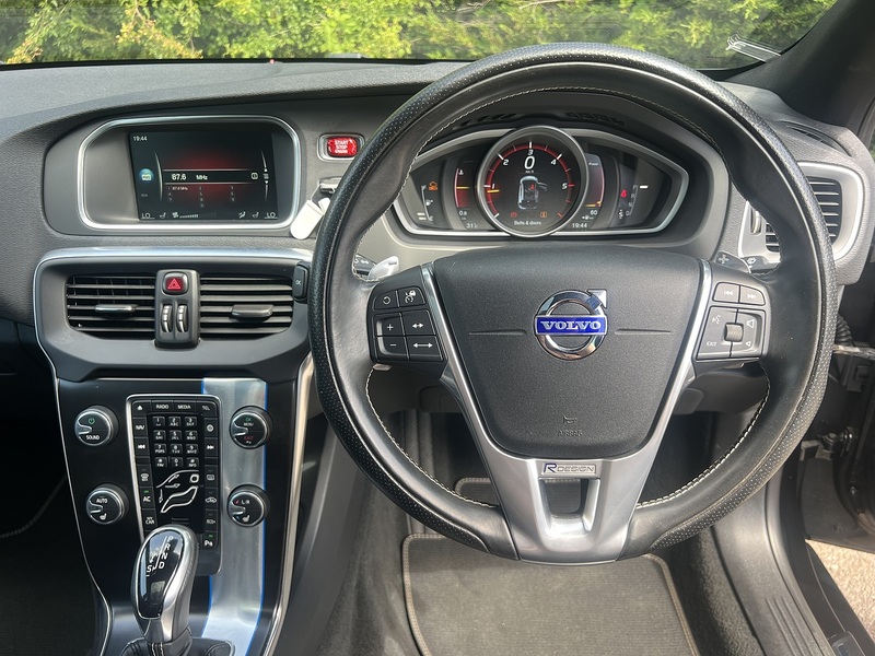 Volvo V40 D4 R-Design Lux Nav - U12178