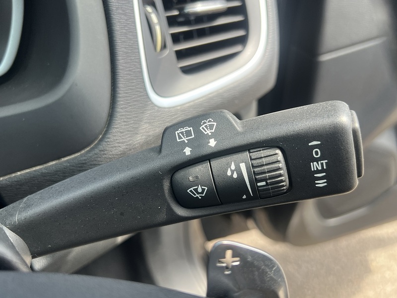Volvo V40 D4 R-Design Lux Nav - U12178