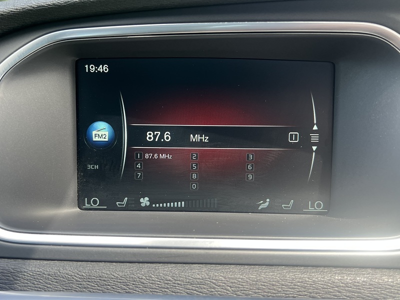Volvo V40 D4 R-Design Lux Nav - U12178