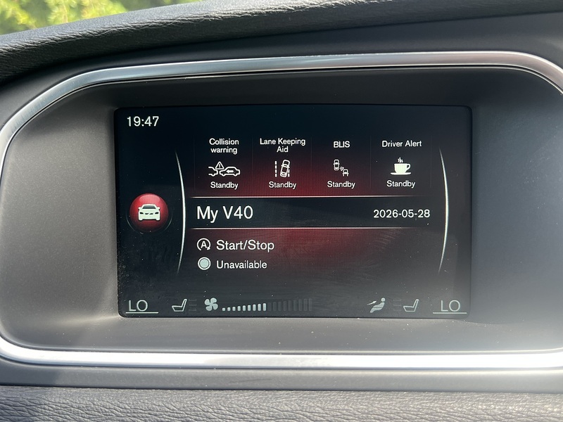 Volvo V40 D4 R-Design Lux Nav - U12178