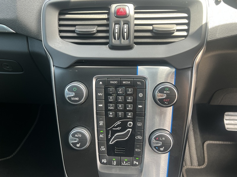 Volvo V40 D4 R-Design Lux Nav - U12178