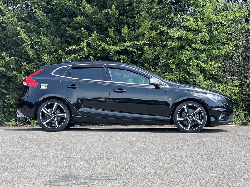 Volvo V40 D4 R-Design Lux Nav - U12178