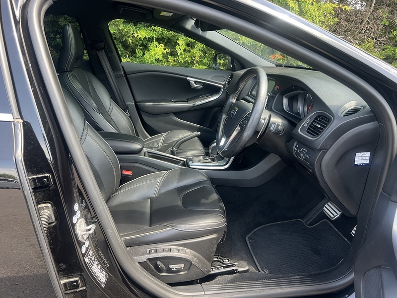 Volvo V40 D4 R-Design Lux Nav - U12178