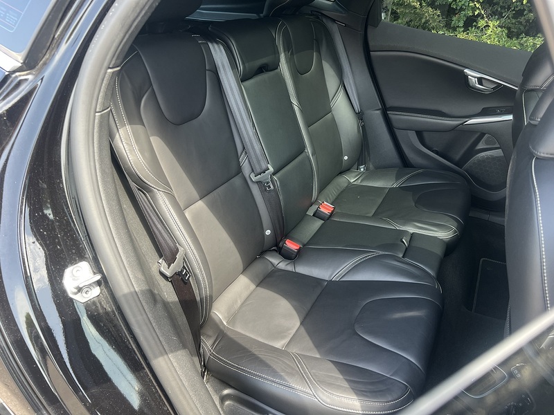 Volvo V40 D4 R-Design Lux Nav - U12178