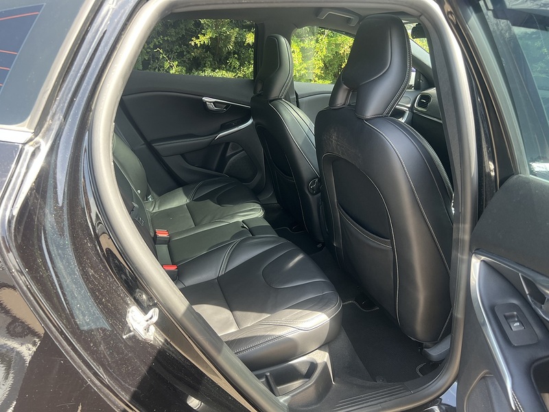 Volvo V40 D4 R-Design Lux Nav - U12178