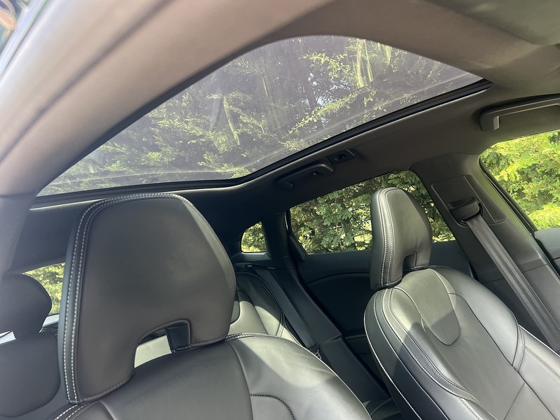 Volvo V40 D4 R-Design Lux Nav - U12178