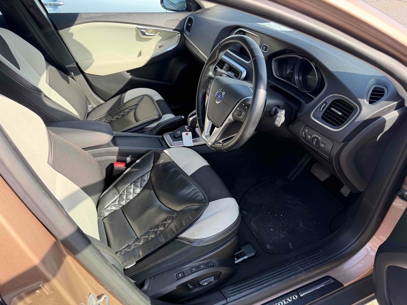 Volvo V40 T5 Cross Country Lux Nav Awd - U12190