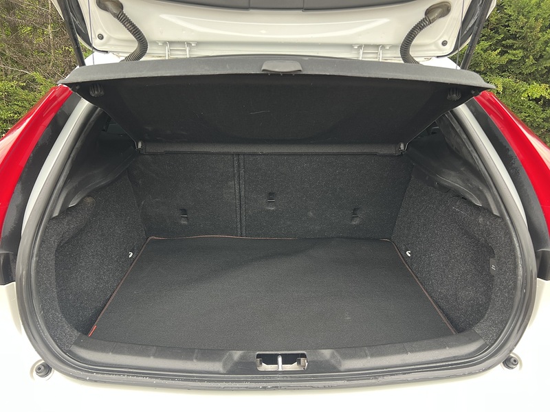 Volvo V40 T4 Se Lux Nav - U12193