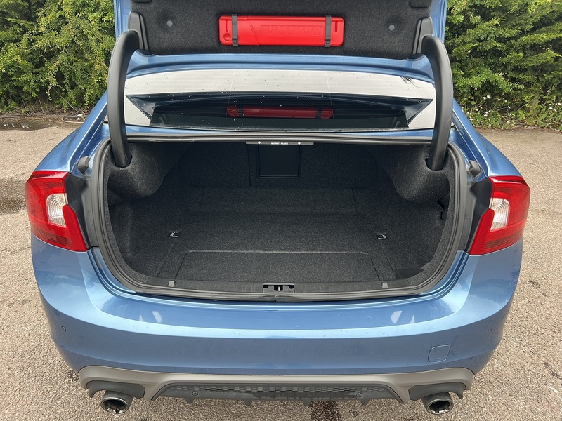 Volvo S60 T4 R-Design Lux Nav - U12195
