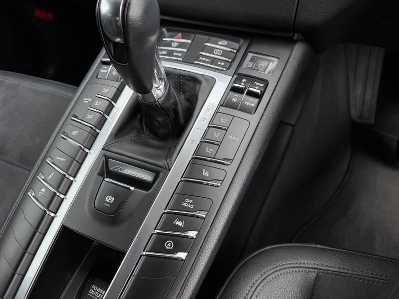 Porsche Macan Pdk - U12213