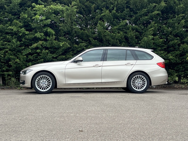 BMW 3 Series 320D Luxury Touring - U12217
