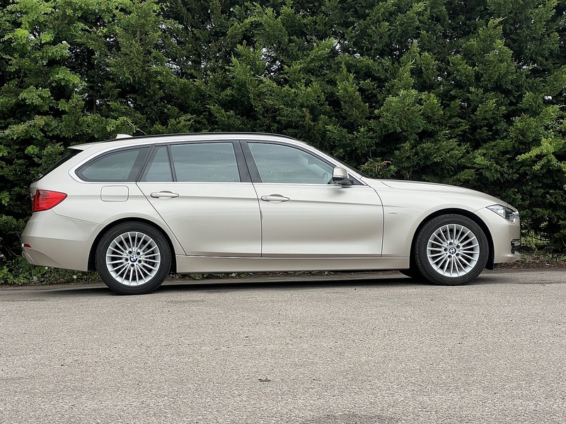 BMW 3 Series 320D Luxury Touring - U12217
