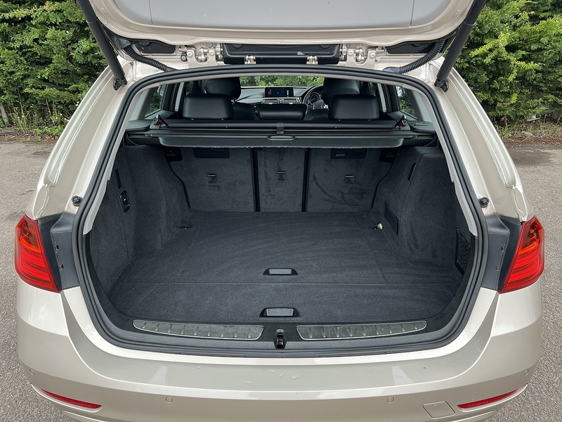 BMW 3 Series 320D Luxury Touring - U12217