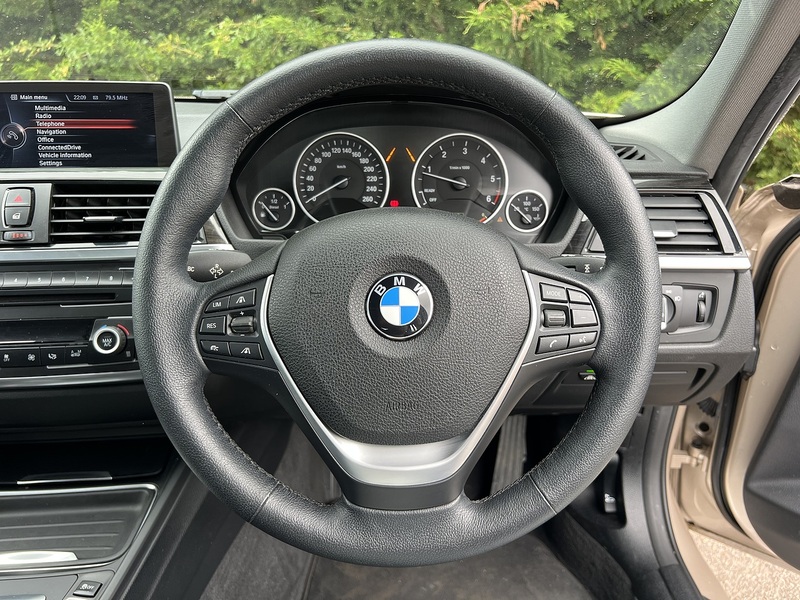 BMW 3 Series 320D Luxury Touring - U12217