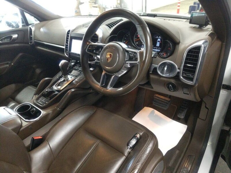 Porsche Cayenne V6 - U12223
