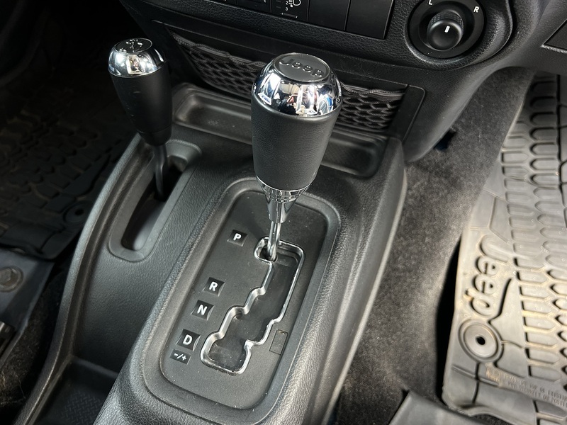 Jeep Wrangler V6 Sahara - U12234