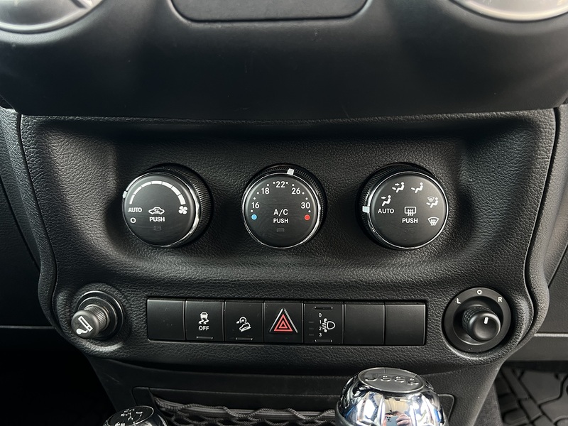 Jeep Wrangler V6 Sahara - U12234