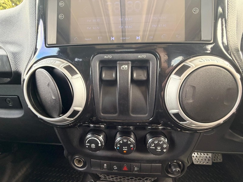 Jeep Wrangler CRD Sahara - U12253