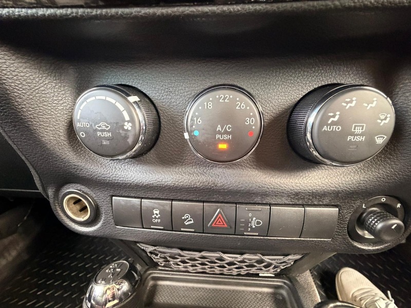 Jeep Wrangler CRD Sahara - U12253