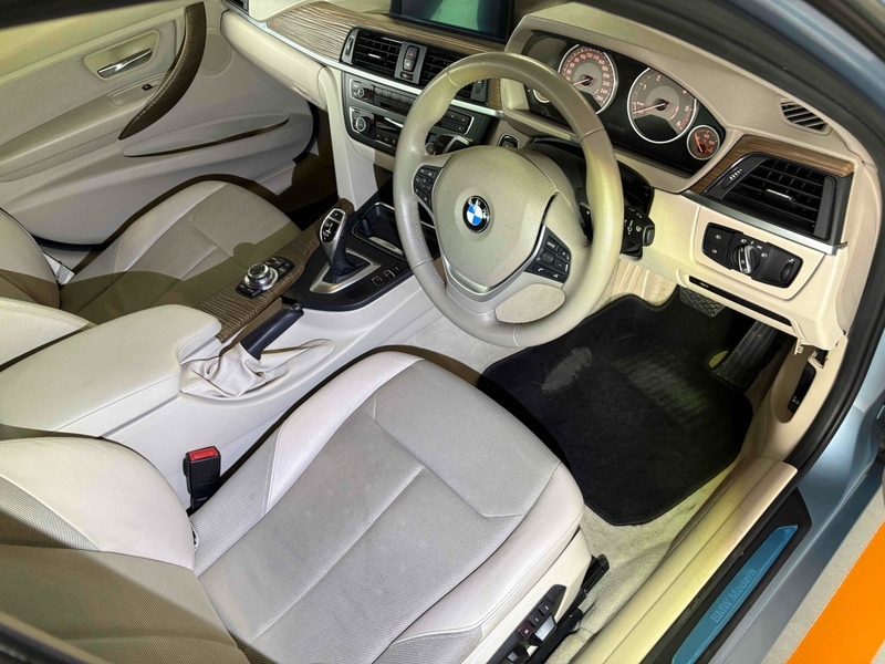BMW 3 Series 320D Modern Touring - U12254