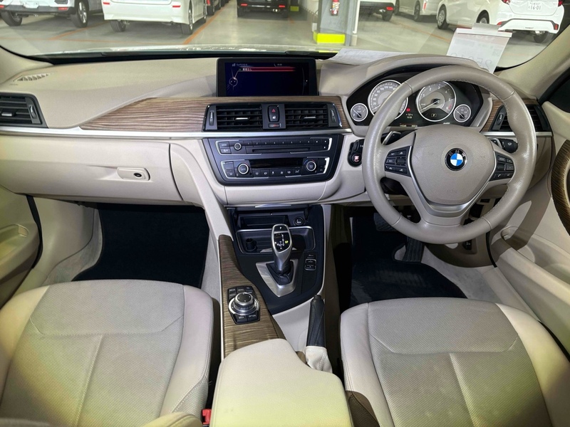 BMW 3 Series 320D Modern Touring - U12254