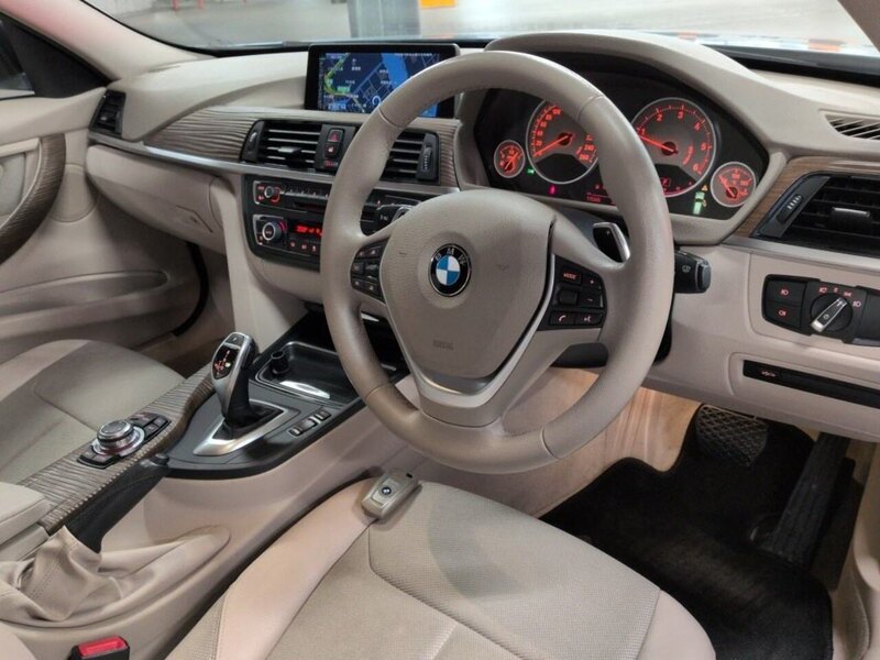 BMW 3 Series 320D Modern Touring - U12254