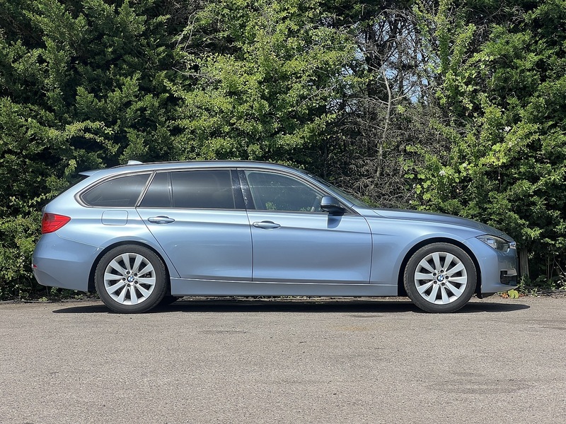BMW 3 Series 320D Modern Touring - U12254