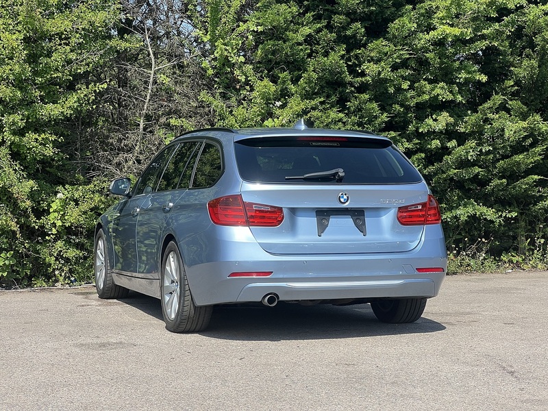 BMW 3 Series 320D Modern Touring - U12254
