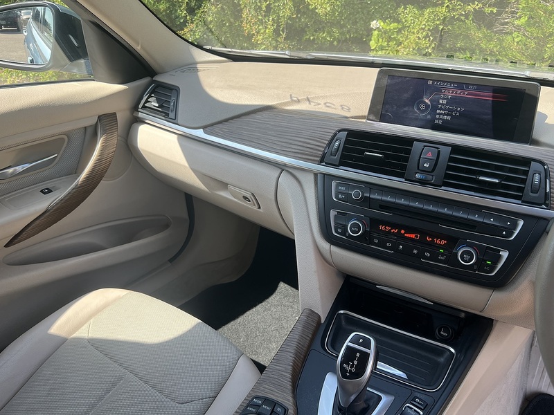 BMW 3 Series 320D Modern Touring - U12254