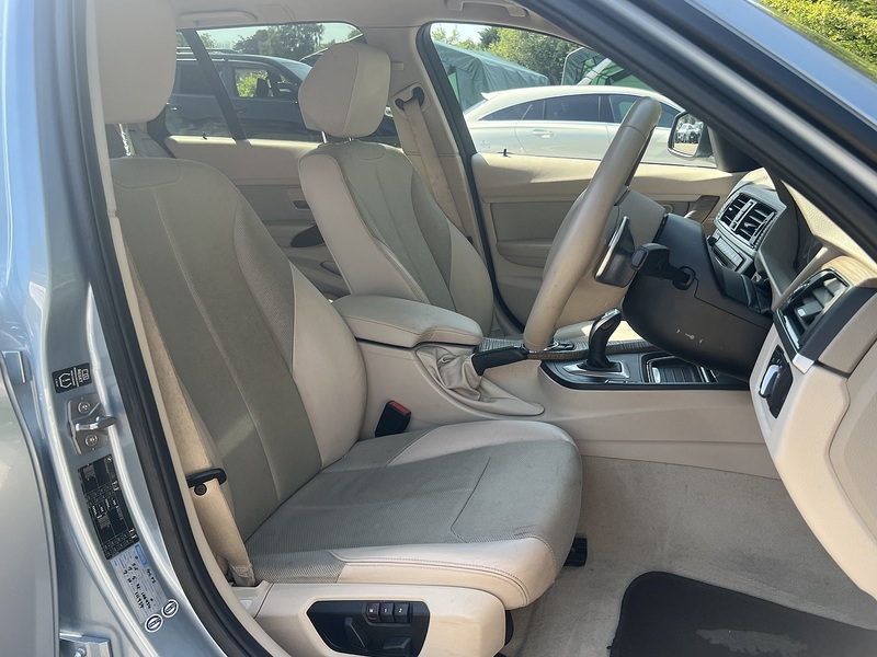 BMW 3 Series 320D Modern Touring - U12254