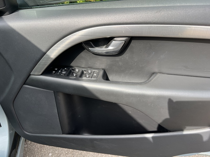 Volvo V70 T5 Se Lux - U12265
