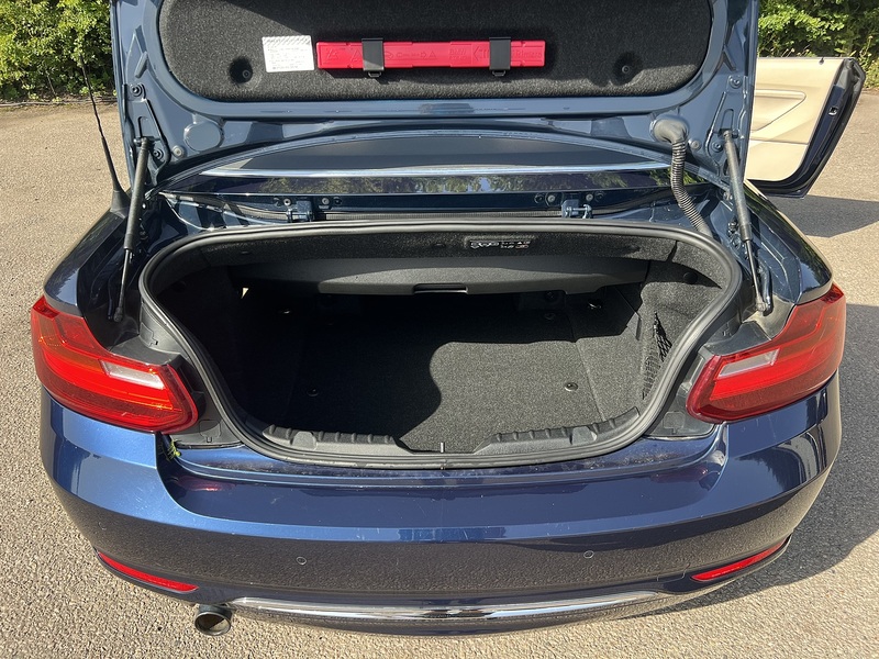 BMW 2 Series 220I Luxury - U12267