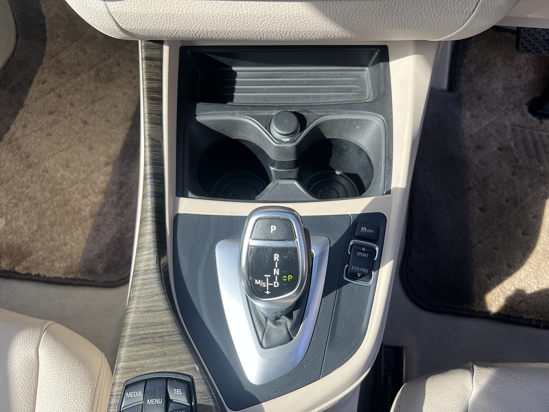 BMW 2 Series 220I Luxury - U12267