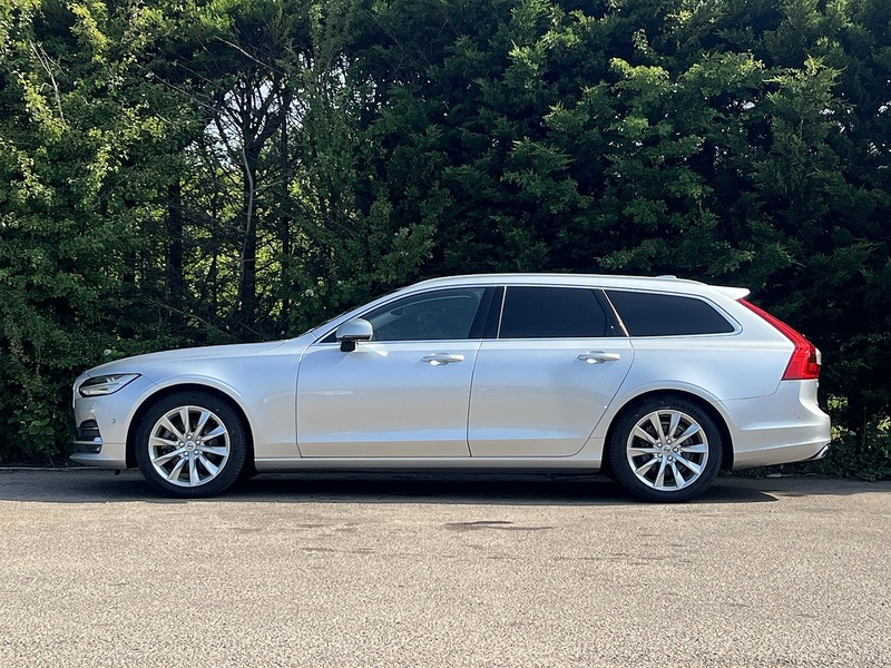 Volvo V90 T5 Momentum Pro - U12288