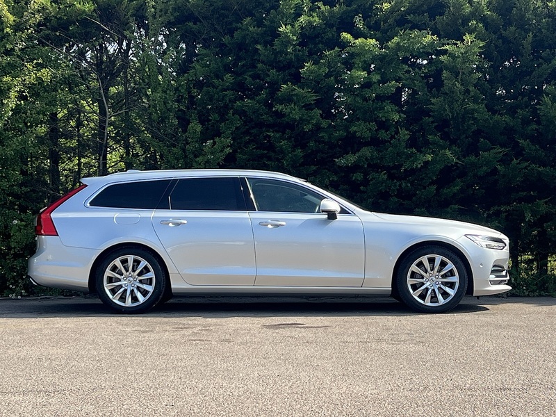 Volvo V90 T5 Momentum Pro - U12288
