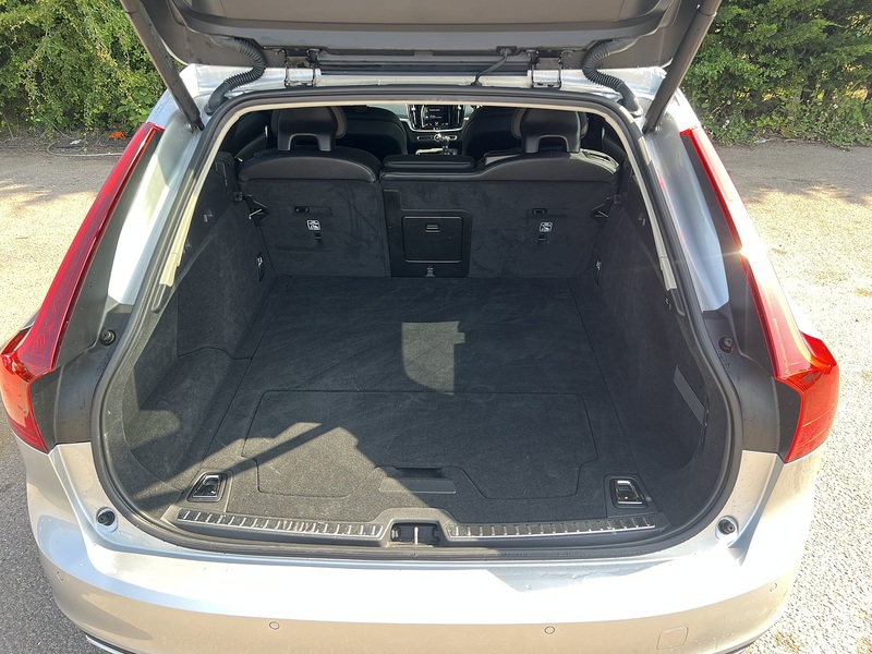 Volvo V90 T5 Momentum Pro - U12288