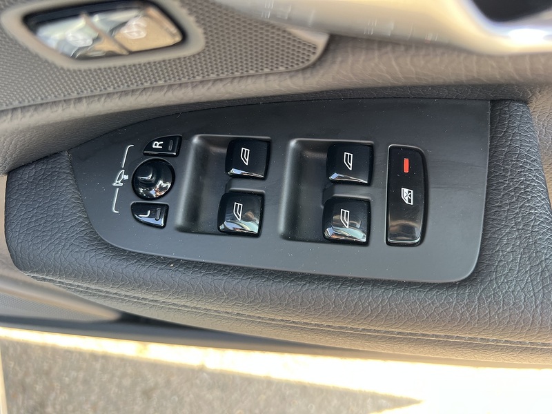 Volvo V90 T5 Momentum Pro - U12288